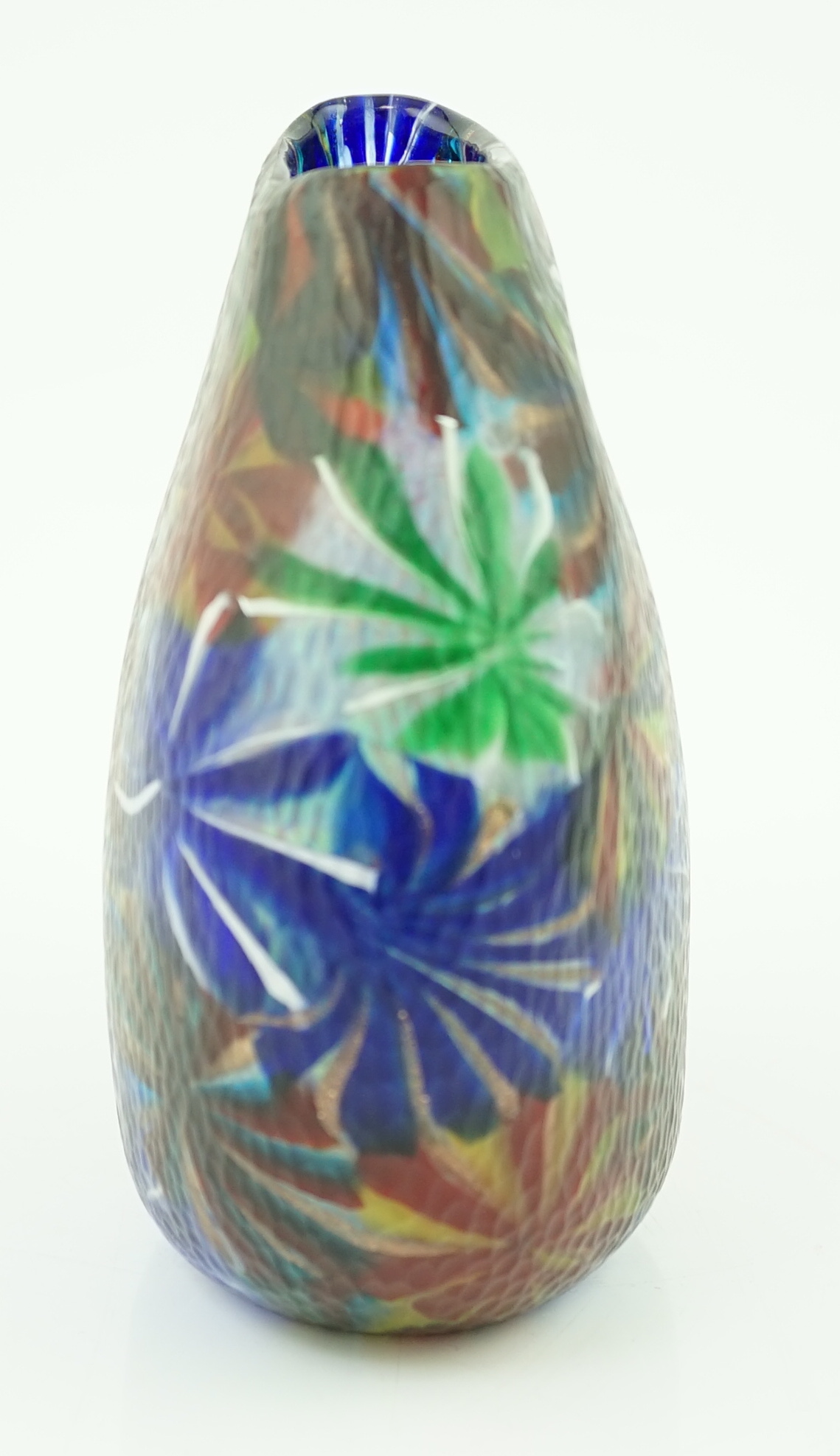 After Pollio Perelda (1915-1984). A Murano glass Murrine Stellato vase, with star shaped mosaic flowerhead, on a battuto ground, dated 2003, 15cms, Please note this lot attracts an additional import tax of 20% on the ham